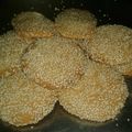 صورة من بنين ضياء ، شاركها بعد تجربة وصفة كعك بالسمسم مقرمش بشهي😋👌🏻