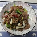 華蓉 的 黑胡椒葱爆牛肉絲(簡單料理) cooksnap