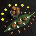 Sudipa Gope का कुकस्नैप जब उन्होंने आटा,गोंद ड्राई फ्रूटस लडडू (Aata gond dry fruits laddu recipe in hindi) बनाया था।