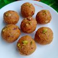 Mamta Shahu का कुकस्नैप जब उन्होंने चूरमा के लड्डू (Churma ke laddu recipe in Hindi) बनाया था।
