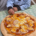 El cooksnap de Elena cuando hizo Pizza jamón York y queso.