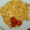El cooksnap de Nicoleta Denisa Popescu cuando hizo Huevos revueltos con bonito y sofrito de tomate.