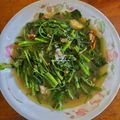 Cooksnap Cempaka Putih semasa beliau membuat Kangkung goreng ikan masin jeruk.