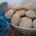 کوک اسنپ Roya بعد از امتحان کردن شیرینی کنجدی.