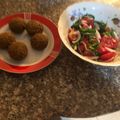 صورة من مطبخ صديقة الأطفال، شاركها بعد تجربة وصفة سلطة الجرجير مع الخضار 🍅🧅🌿