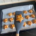 รูป Cooksnap ของ Wiraya K Ødegaard เมื่อเขาทำ คุกกี้สิงคโปร์อัลมอนด์งาดำ