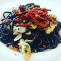 El cooksnap de Disfruta cocinando con Fernando cuando hizo Pasta negra con gulas al ajillo.