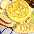 El cooksnap de Juliet's Sweet Creations cuando hizo Pancakes o hot cakes fácil americanas súper esponjosos!.