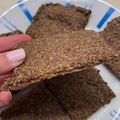 Cooksnap από Evelina Kln στη συνταγή Σπιτικά κράκερ με λιναρόσπορο και τσία (4 υλικά!)