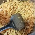 Cooksnap Anis Shabuddin semasa beliau membuat Mee Goreng legend "Ibu Tercinta".