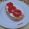Cooksnap από 𝒳𝓇𝓊𝓈𝑜𝓊𝓁𝒶 𝒦𝑜𝓃𝓉𝑜𝓅𝑜𝓊𝓁𝑜𝓊 στη συνταγή Μπρουσκέτες με Philadelphia και ντομάτα