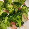 小媽簡單煮 的 培根炒綠花椰菜 cooksnap
