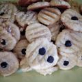 Cooksnap dari Ance MamaTirshka untuk resep Mawar coconut Chese cookies...😋😋😋