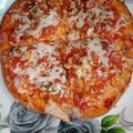 Kaanta garg का कुकस्नैप जब उन्होंने होममेड पिज़्ज़ा (homemade pizza recipe in Hindi) बनाया था।