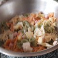 El cooksnap de Mercedes Lancharro Ferrón cuando hizo Ensalada de pasta con pasas, manzana y curry.