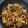 Cooksnap hidayati chemat semasa beliau membuat Sotong Masak Kicap Berempah dengan Kentang.