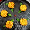 Madhvi Dwivedi का कुकस्नैप जब उन्होंने सूजी का  रोज़ ढोकला (sooji ka rose dhokla recipe in Hindi) बनाया था।
