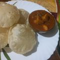Priya Dwivedi का कुकस्नैप जब उन्होंने दम आलू और लुची (dum aloo aur luchi recipe in Hindi) बनाया था।