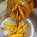 पूनम सक्सेना का कुकस्नैप जब उन्होंने खट्टा मीठा स्पाइसी कच्ची कैरी का अचार बनाया था।