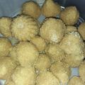 Neeta का कुकस्नैप जब उन्होंने उरद दाल और गोंद के लड्डू (Urad dal aur gond ke ladoo recipe in Hindi) बनाया था।