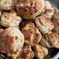 Dorottya Szabó Cooksnap-ja, amikor elkészítette a(z) Leveles tepertős pogácsa receptet.