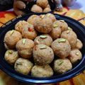 Meenakshi Verma( Home Chef) का कुकस्नैप जब उन्होंने आटा,गोंद ड्राई फ्रूटस लडडू (Aata gond dry fruits laddu recipe in hindi) बनाया था।