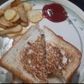 Vaishali Rai का कुकस्नैप जब उन्होंने चीज़ी प्याज़ आलू सैंडविच (tazi pyaz aloo sandwich recipe in Hindi) बनाया था।