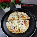 Madhu Jain का कुकस्नैप जब उन्होंने चीज़ बर्स्ट पिज़्ज़ा (cheese burst pizza recipe in Hindi) बनाया था।