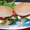 Shabbir Dalal's cooksnap of when they made Crispy chicken cheesy zinger burgers 😋.