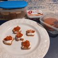 El cooksnap de estcolrod (Esther) cuando hizo 115. Mini biscotes de queso de cabra y sobrasada.