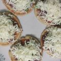 Disha Prashant Chavda's cooksnap of when they made મીની ભાખરી પિઝા.
