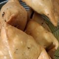Aparna Dutt का कुकस्नैप जब उन्होंने समोसा और चटनी(sampsa chutney recipe in hindi) बनाया था।