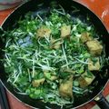 Cooksnap của Tảng Đá Vô Hình khi họ làm theo món Đậu hũ xào hẹ và giá đỗ