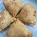Kavita Pardasani का कुकस्नैप जब उन्होंने समोसा (samosa recipe in hindi) बनाया था।