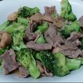 Cooksnap dari Maria Utami untuk resep Tumis brokoli jamur daging giling
