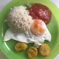 El cooksnap de @tesa.cuina cuando hizo Arroz a la cubana con huevo frito y plátano.