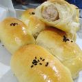 Cooksnap Hunger Pangs semasa beliau membuat Roti Bun mini cheese sosej.