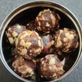 Jaya Jain का कुकस्नैप जब उन्होंने गोंद बादाम लड्डू (gond badam ladoo recipe in Hindi) बनाया था।