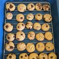Cooksnap Norashikin Azizan semasa beliau membuat Chocolate Chip Cookies ala Famous Amos.