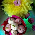 Mamta Malav का कुकस्नैप जब उन्होंने कलरफुल कोकोनट बर्फी और लड्डू (Colorful coconut barfi aur laddu recipe in Hindi) बनाया था।