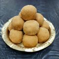 Neelam Gupta 's cooksnap of when they made Desi Ghee Besan Ladoos.