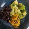 Cooksnap của Nguyen Nguyen khi họ làm theo món Eat Clean with me : Gà áp chảo với bông cải xanh và cơm