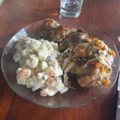 El cooksnap de Melanie Bayley cuando hizo Salteado de pollo, cerdo y verduras con ensalada rusa.