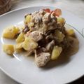 Kitti Györfi Cooksnap-ja, amikor elkészítette a(z) Gombás-mustáros csirkepörkölt burgonyával receptet.