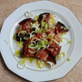 El cooksnap de Tonysantos cuando hizo Ensalada de tomate rosa, cebolleta, pimiento verde y calabacín.