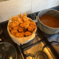 El cooksnap de Ale cuando hizo Alitas de pollo frito estilo KFC 🍗 acompañadas con salsa picante🌶️ y salsa de miel y mostaza 🍯.