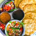 Rekha का कुकस्नैप जब उन्होंने स्पाइरल खस्ता नमकीन मठरी (Spiral khasta namkeen mathri recipe बनाया था।