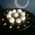 ANJANA GUPTA का कुकस्नैप जब उन्होंने कोकोनट लडडू (Coconut ladoo recipe in hindi) बनाया था।