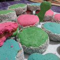 El cooksnap de Nolis Pedrozo cuando hizo Alfajores de maicena de varios colores rellenos con mermelada .