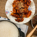 Cooksnap Shu semasa beliau membuat Korean yangnyeom chicken made with homemade sauce - 양념치킨🇰🇷.